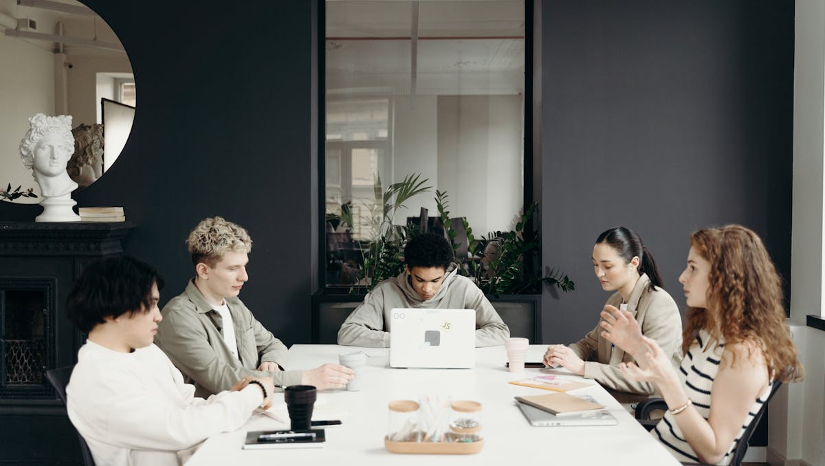 equipe utilizando metodologias de gestão de projetos para desenvolvedores
