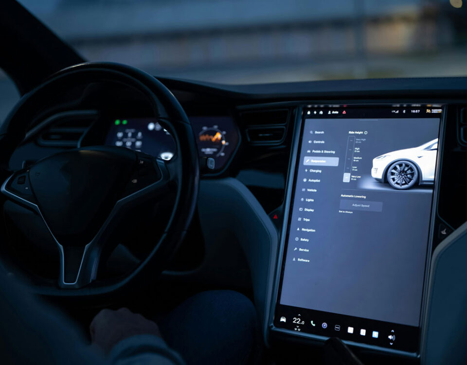 Linguagens de Programação utilizadas em Carros Autônomos painel de um carro autônomo