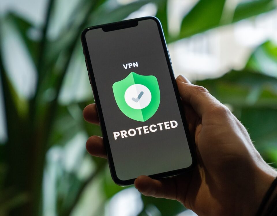 Tecnologias Antifraude: quais são e como funcionam pessoa usando Tecnologias Antifraude