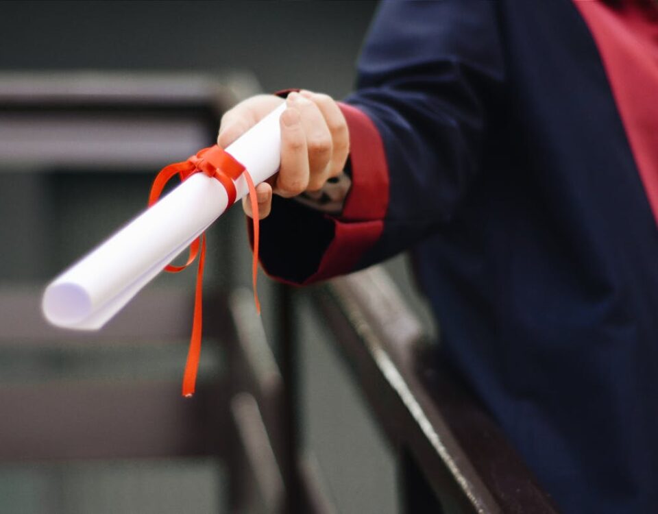 Diplomas em TI: formação acadêmica ou experiência prática? Diplomas em TI: formação acadêmica ou experiência prática?