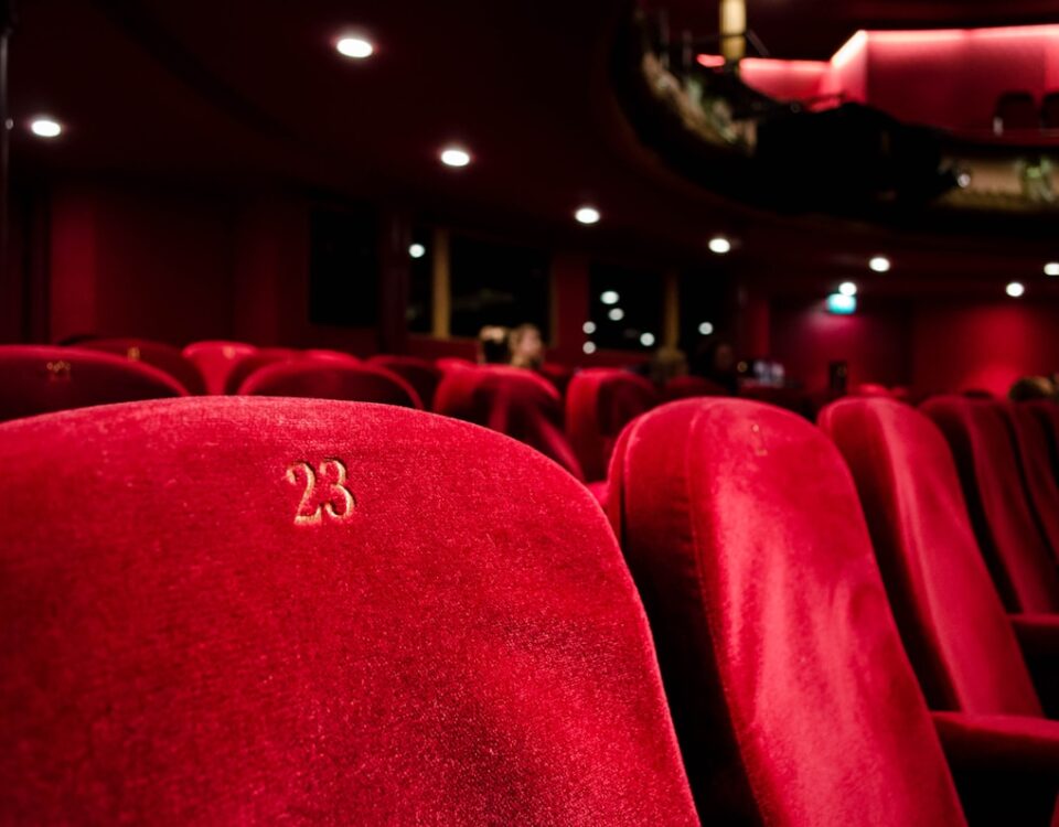 Algoritmos que moldam a experiência dos streamings de cinema Algoritmos que moldam a experiência dos streamings de cinema