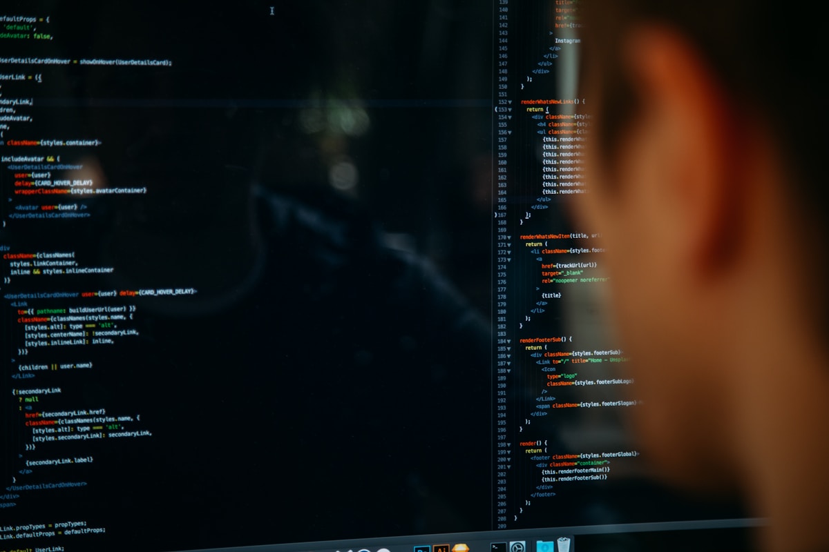 Como usar algoritmos eficientes para otimizar seu código person facing computer desktop