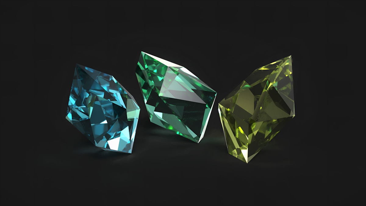 Machine learning na criação de designs de joias personalizadas three different colored diamonds on a black background
