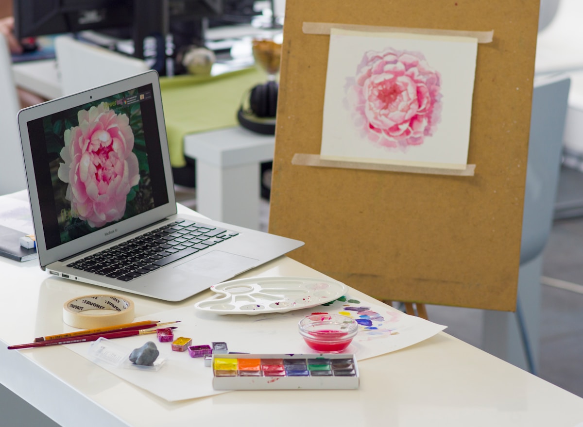 Algoritmos que analisam expressões artísticas em terapias MacBook Air