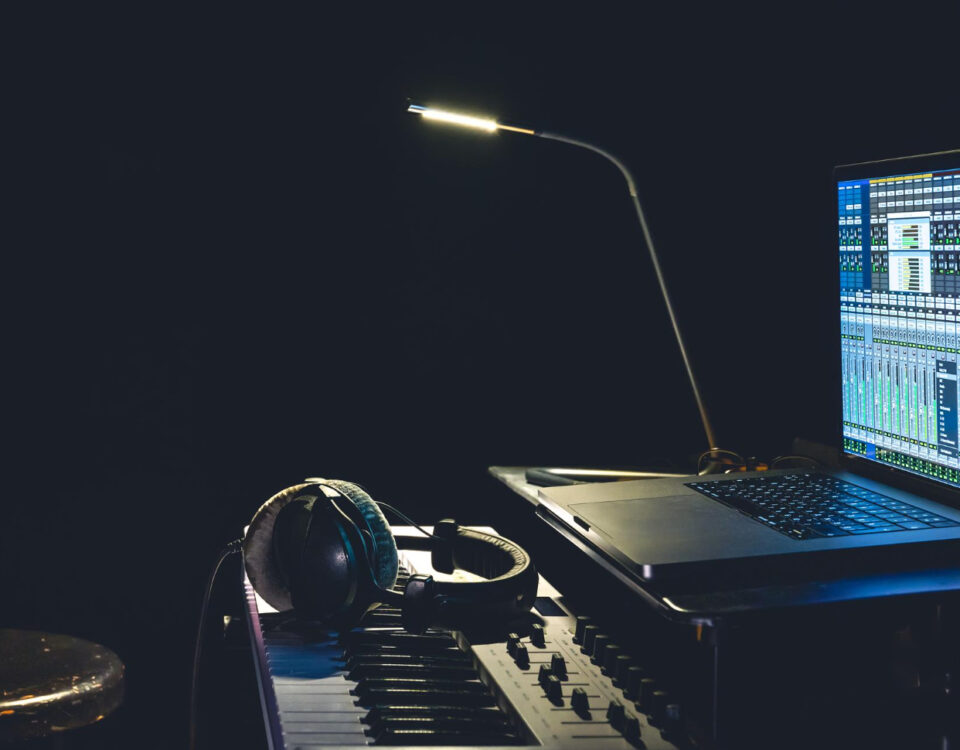MIDI: o que é e como ele conecta instrumentos e softwares? MIDI: o que é e como ele conecta instrumentos e softwares?