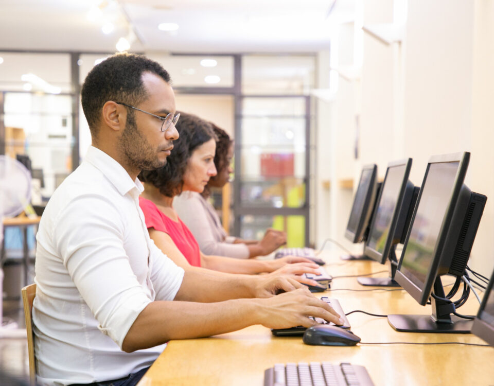 Aluguel de notebook, celular, computador e tablet em Florianópolis  Aluguel de notebook, celular, computador e tablet em Florianópolis