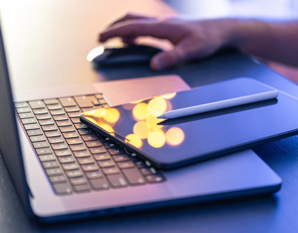 Algoritmos que moldam a credibilidade de sites de review Algoritmos que moldam a credibilidade de sites de review