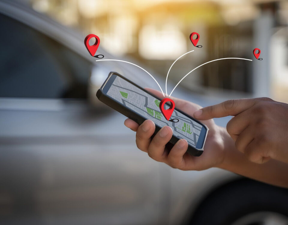 Arquitetura de rastreamento: GNSS, MQTT, webhooks e APIs Arquitetura de rastreamento: GNSS, MQTT, webhooks e APIs