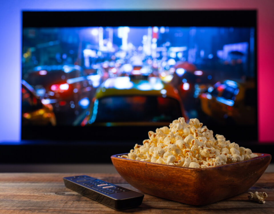 Arquitetura de apps IPTV com DRM, EPG e baixa latência