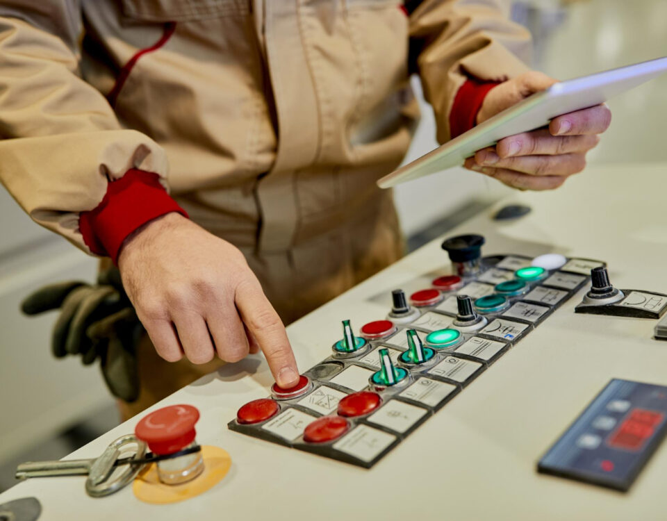 Chave de fluxo: ajustes que reduzem alarmes falsos na linha