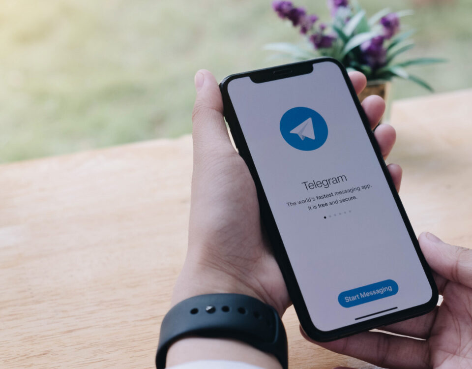 Como os diretórios organizam milhares de grupos do Telegram?