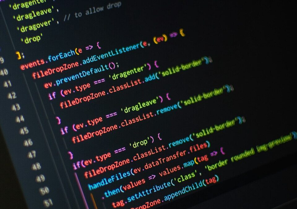 Código de programação exibido em uma tela de computador