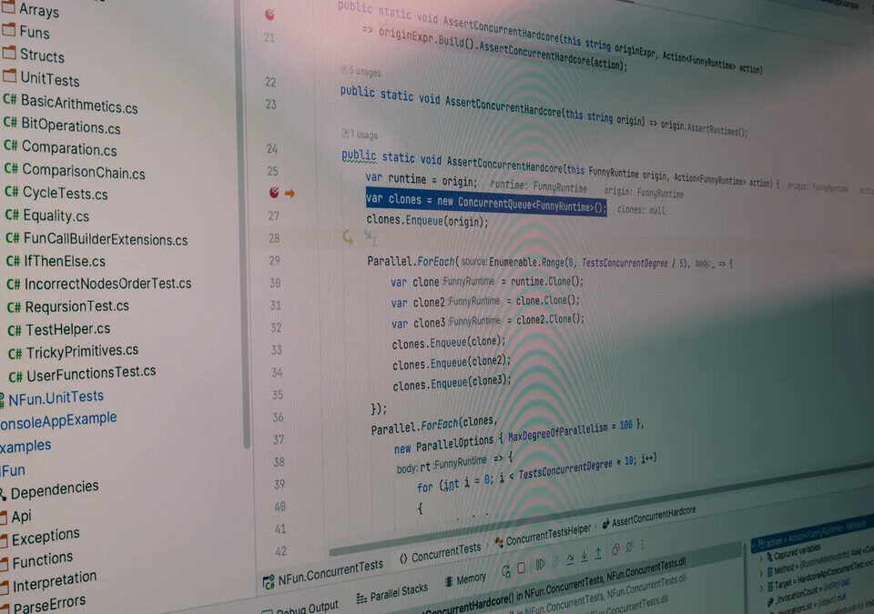 Código de software em tela de computador