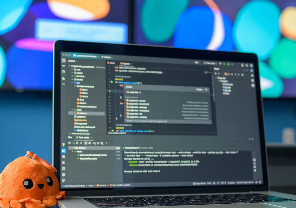 Notebook exibindo editor de código em ambiente de trabalho