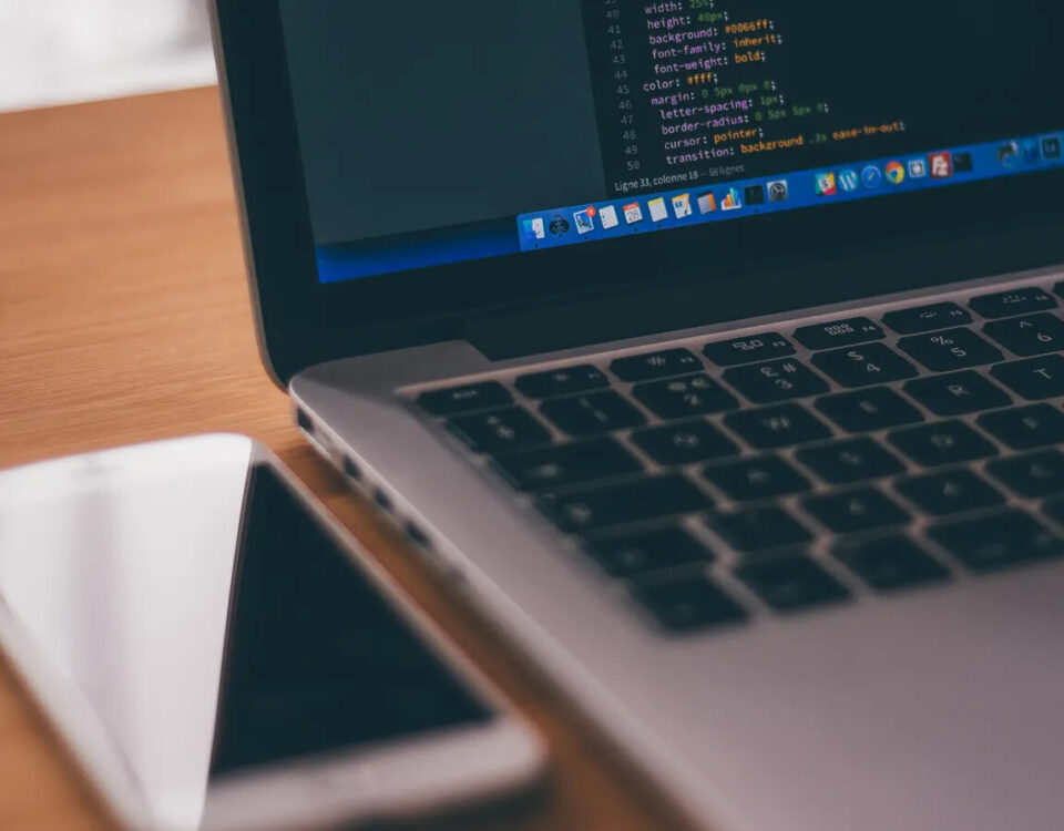 Google Play passa a permitir apps privados criados por vibe coding no Android
