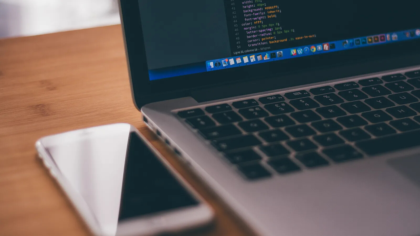 Google Play passa a permitir apps privados criados por vibe coding no Android