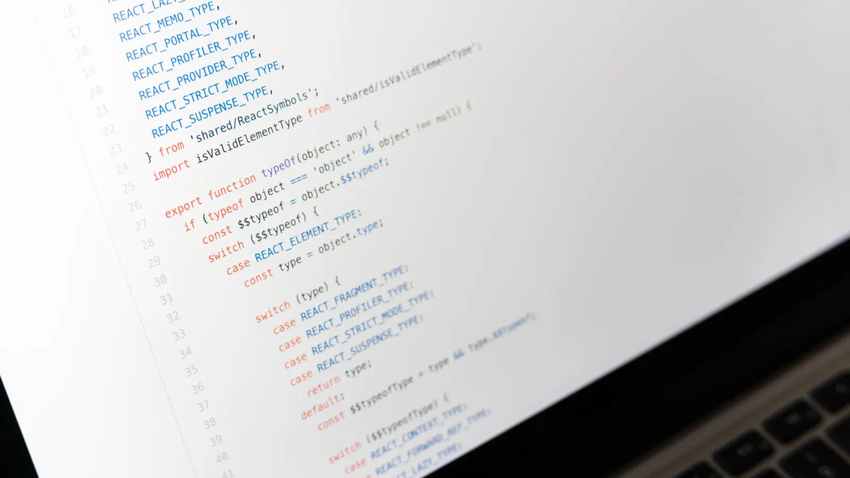Tela de computador com linhas de código