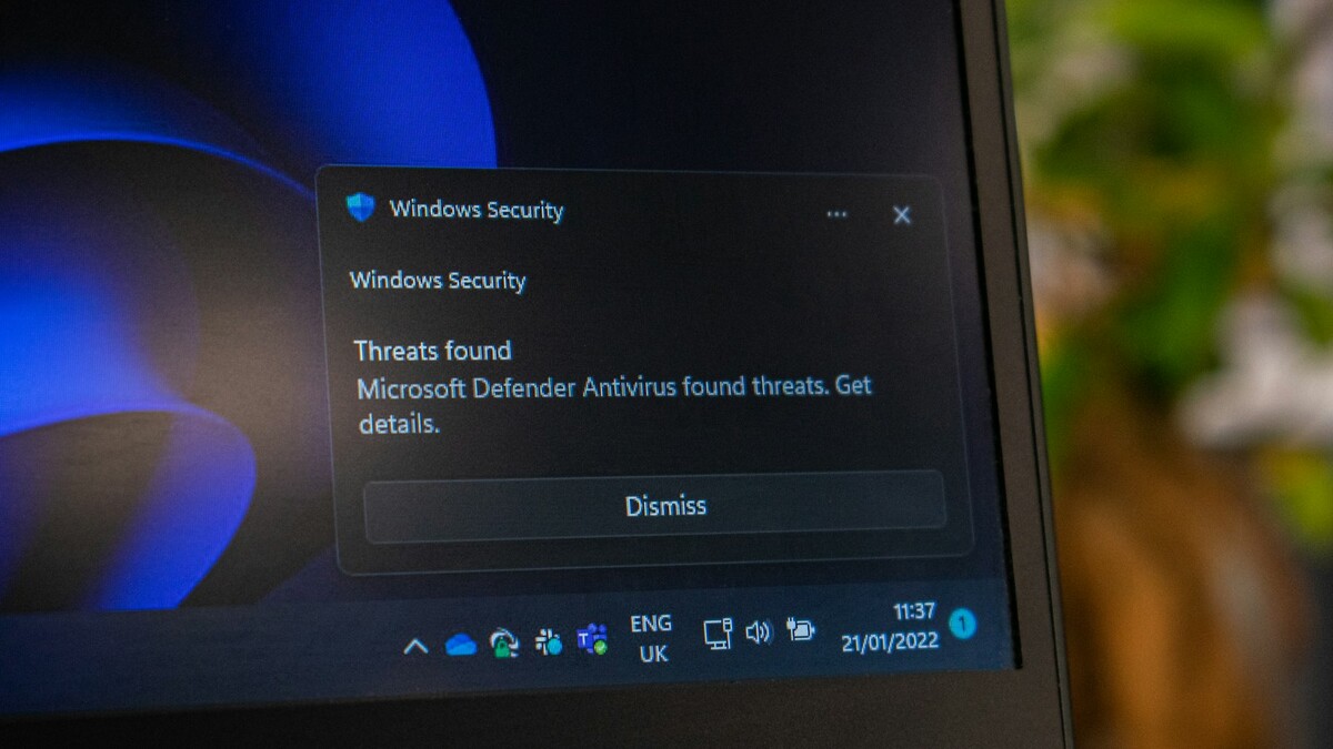 Notebook com o botão de segurança do Windows em destaque na tela